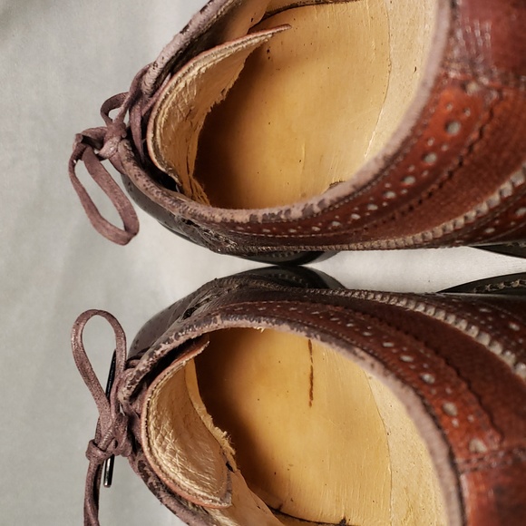 Vintage mens Brown Ornate leather oxfords.